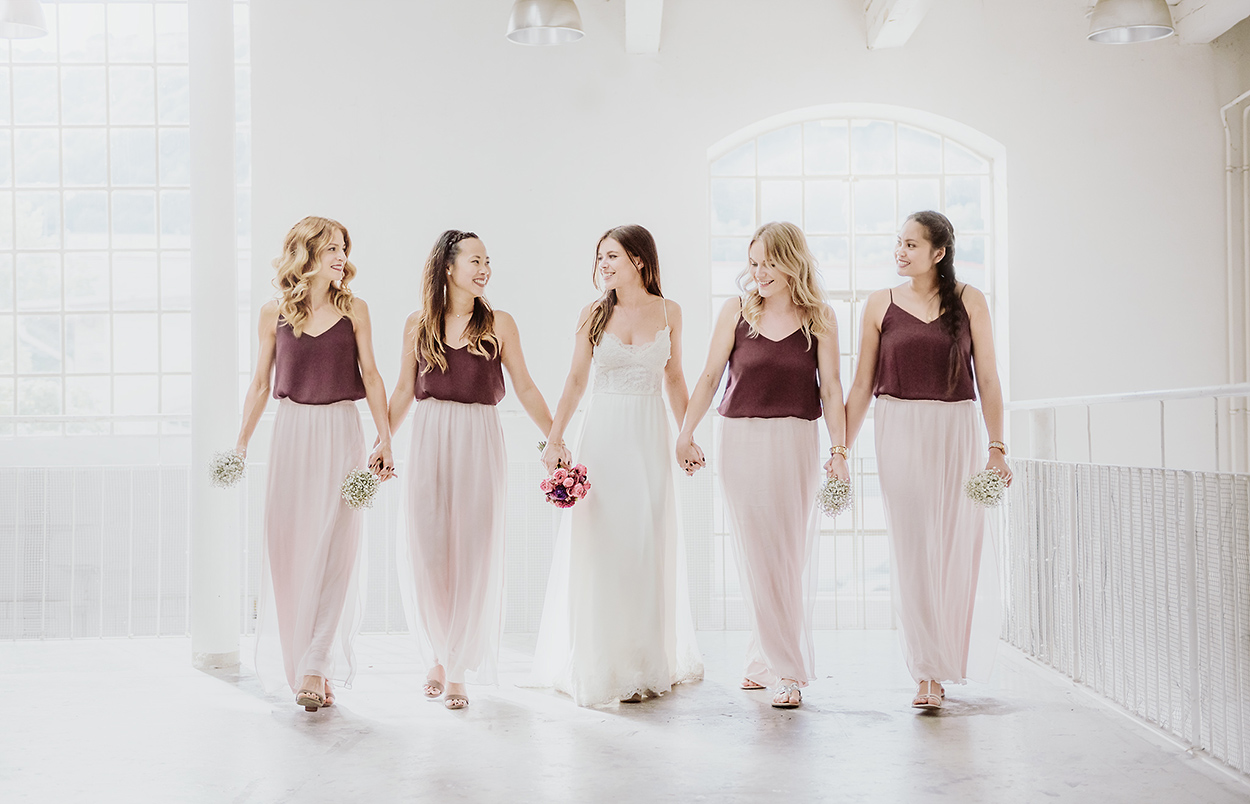 Hochzeitsfoto mit Brautjungfern (Bridemaids) in der Kunstakademie in Trier