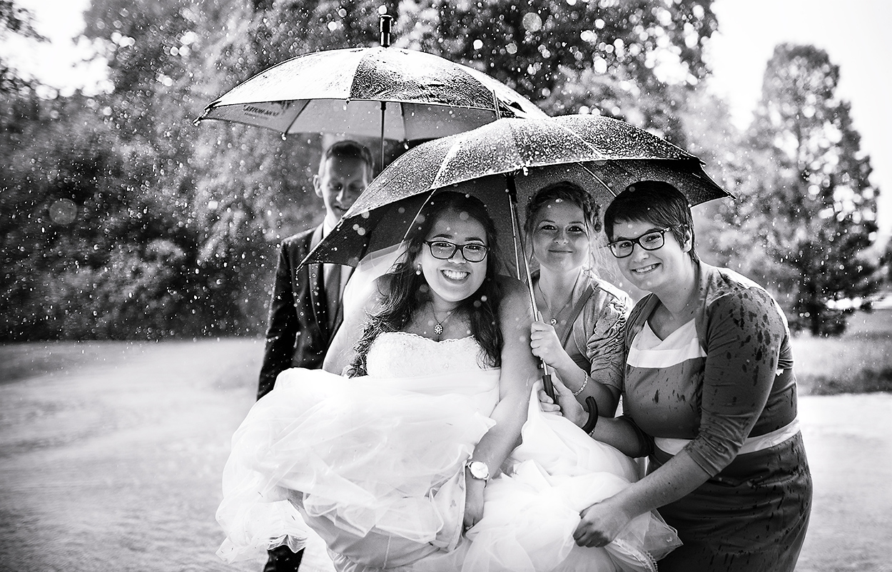 Wunderschönes Hochzeitfoto trotz Regen! Im Nells Park Hotel in Trier